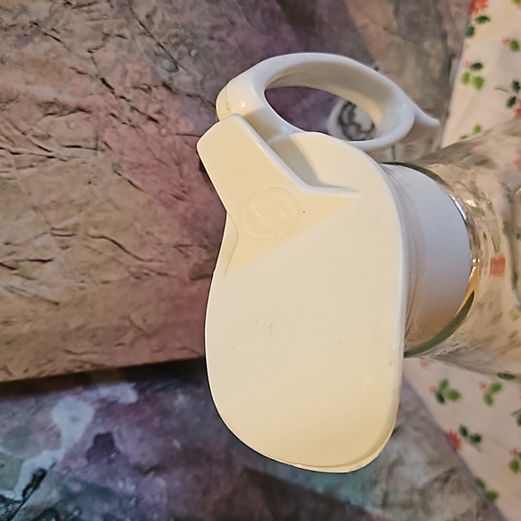 Vintage 1970 Log Cabin Glass Syrup Dispenser Pitcher Gold Eagle Design - Picture 2 of 5